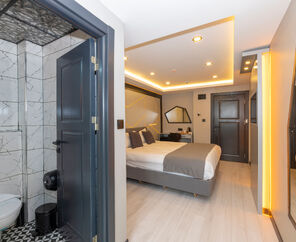 WHITE CORNER HOTEL