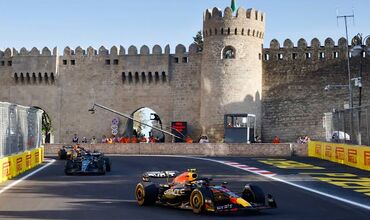 BAKÜ F1 GRAND PRIX AJET HY ILE 23 EYLÜL (AzNeft Grandstand Tribünü)